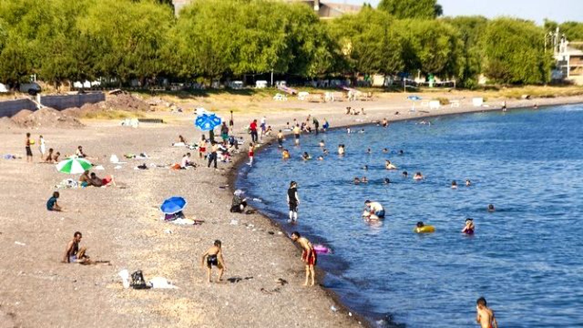 Serinlemek İsteyenler Van Gölü\'ne Koşuyor