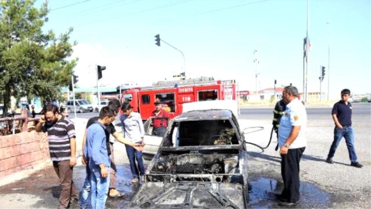 Seyir Halindeki Otomobil Alev Aldı