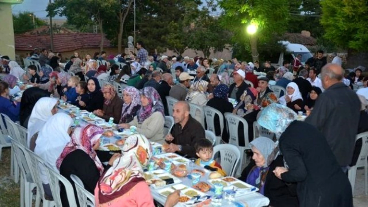 Seyitgazi\'de İftar Sofraları