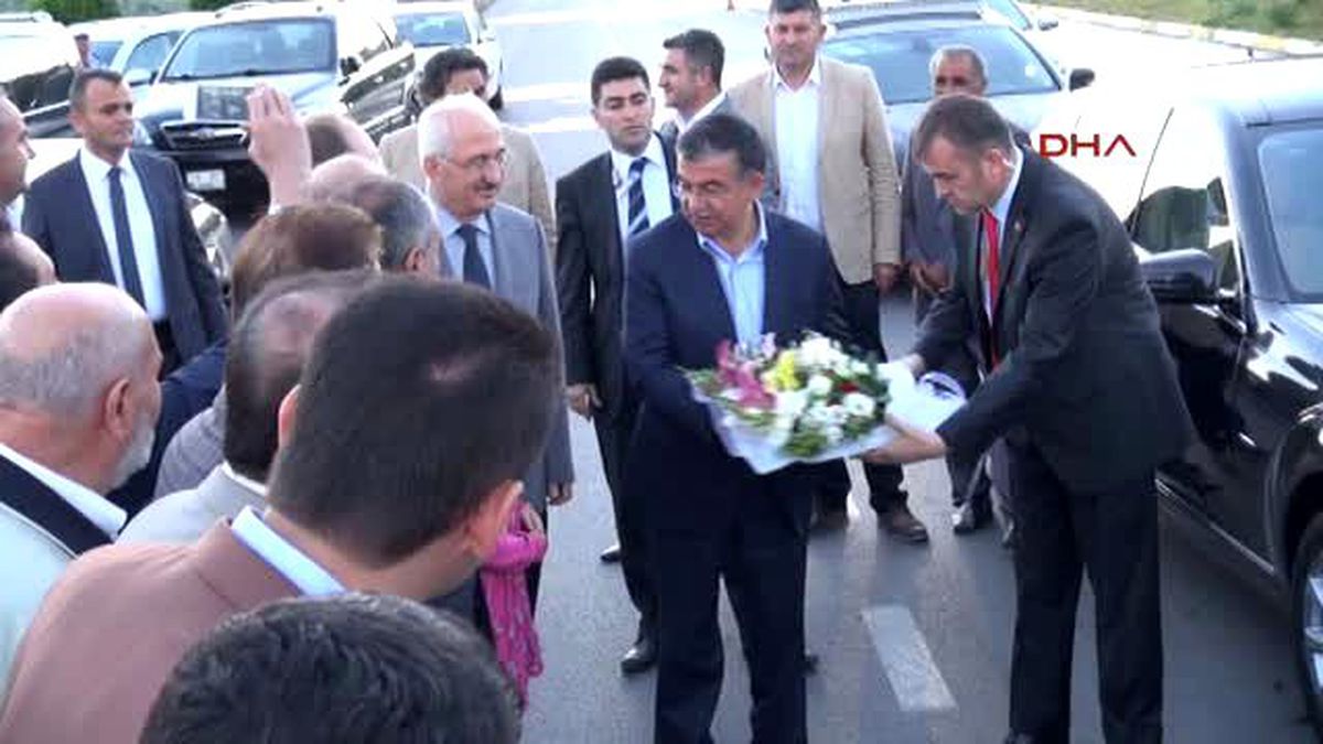 Sivas TBMM Başkanı Yılmaz Sivas\'ta Binlerce Kişiyle Oruç Açtı