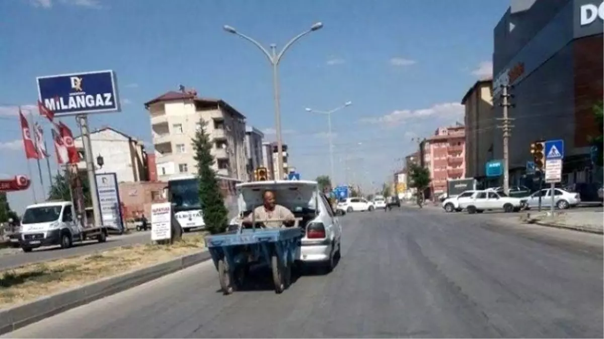 Tablayla Otomobil Bagajında Yolculuk