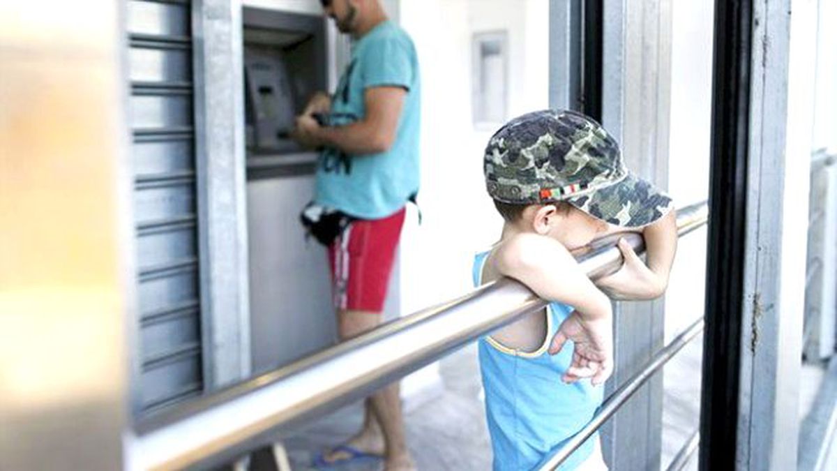 Yunanistan'da Çelik Kasalar Yok Satıyor