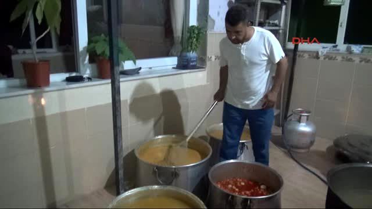 Adana Kadir Gecesi Camide Sahur Yaptılar