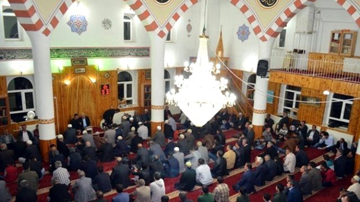 Adilcevaz\'da Kadir Gecesi Coşkuyla Kutlandı