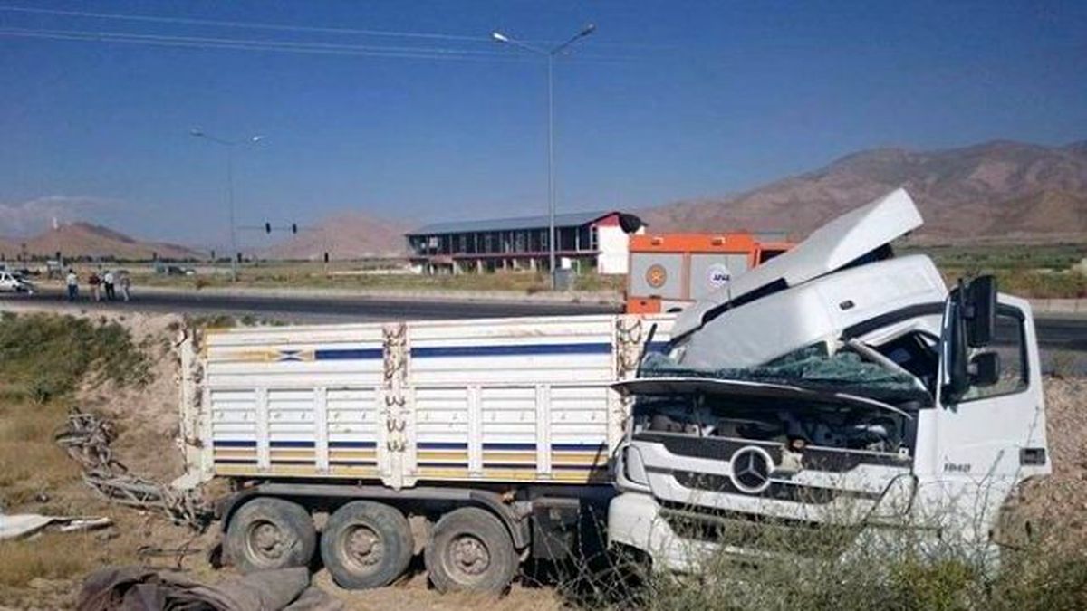 Afad Ekipleri Sıkışmalı Kazalara Müdahale Ederek Hayat Kurtarmaya Devam Ediyor