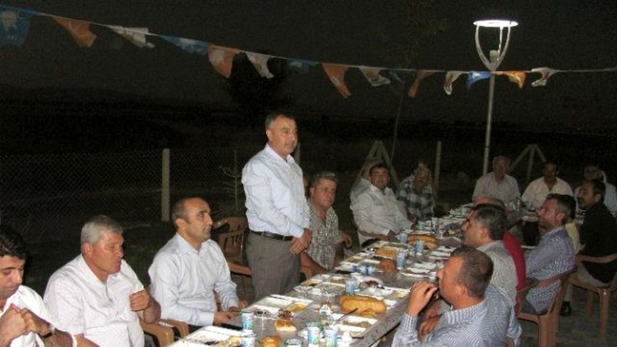 Arabanlı Ak Partililer İlçe Teşkilatının İftar Yemeğinde Buluştu