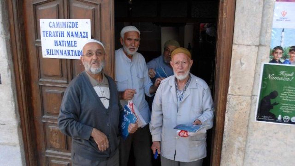 Bolvadin\'de Ücretsiz Yasin-i Şerif Dağıtıldı