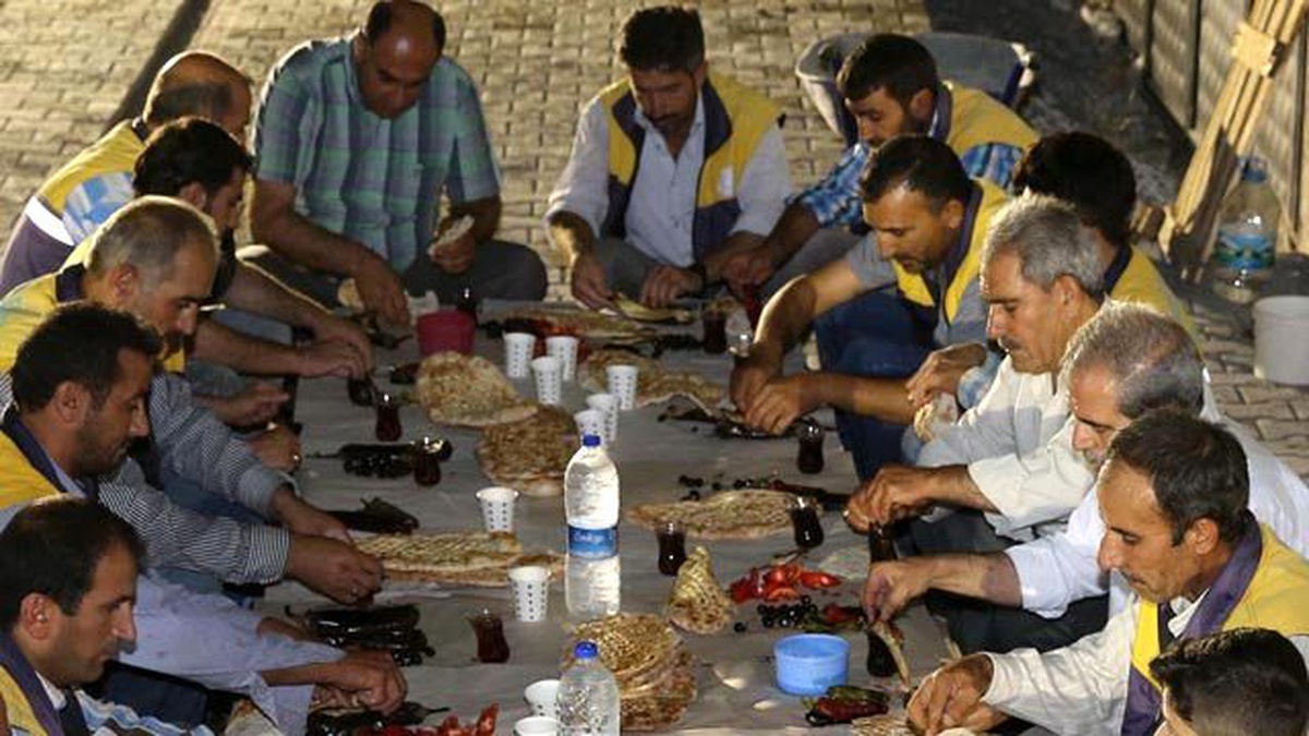 Demirkol, İşçilerle Birlikte Sahur Yaptı