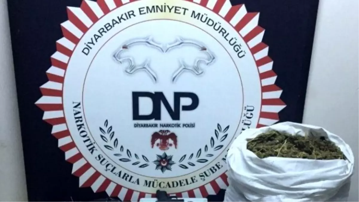 Diyarbakır\'da 15 Kilogram Esrar Ele Geçirildi