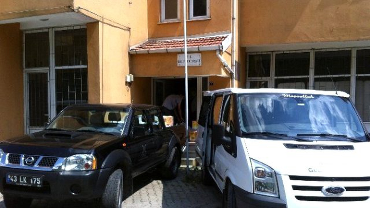 Gediz Ticaret ve Sanayi Odası\'ndan 700 Aileye Gıda Yardımı