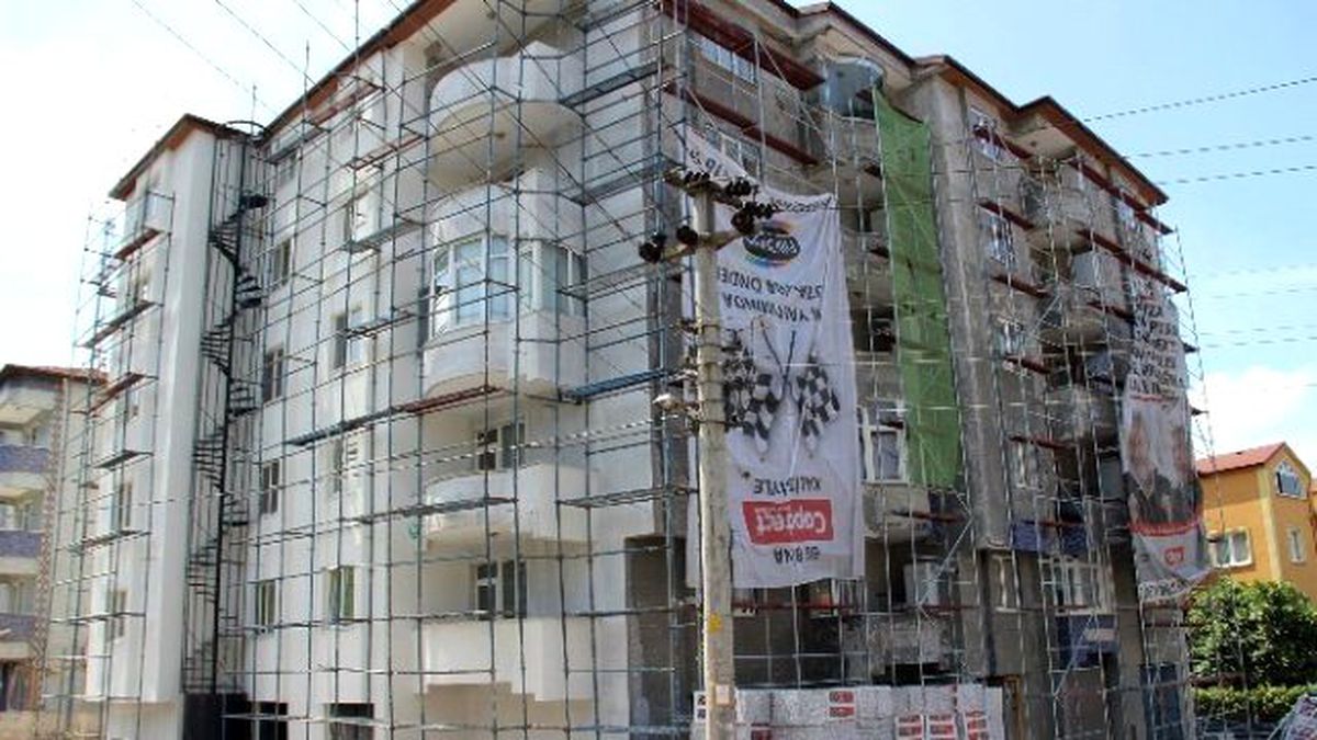 İnşaattan Düşen İşçi Yaralandı