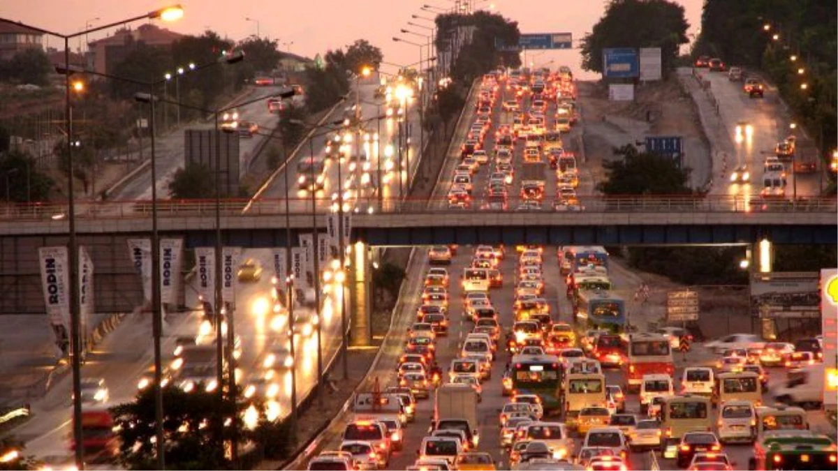 İstanbullulara Trafik Uyarısı: Yarın Sabah Erkenden Yola Çıkın
