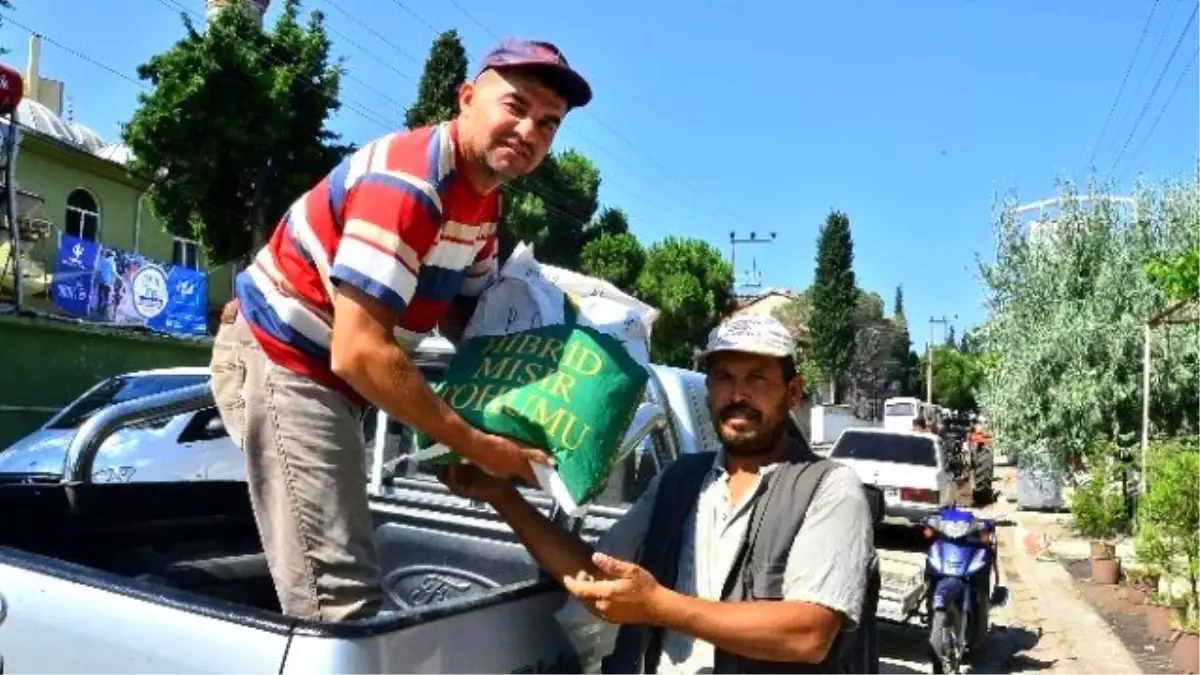 İzmir Büyükşehir Belediyesi\'nden Kınıklı Çiftçilere Yardım Eli