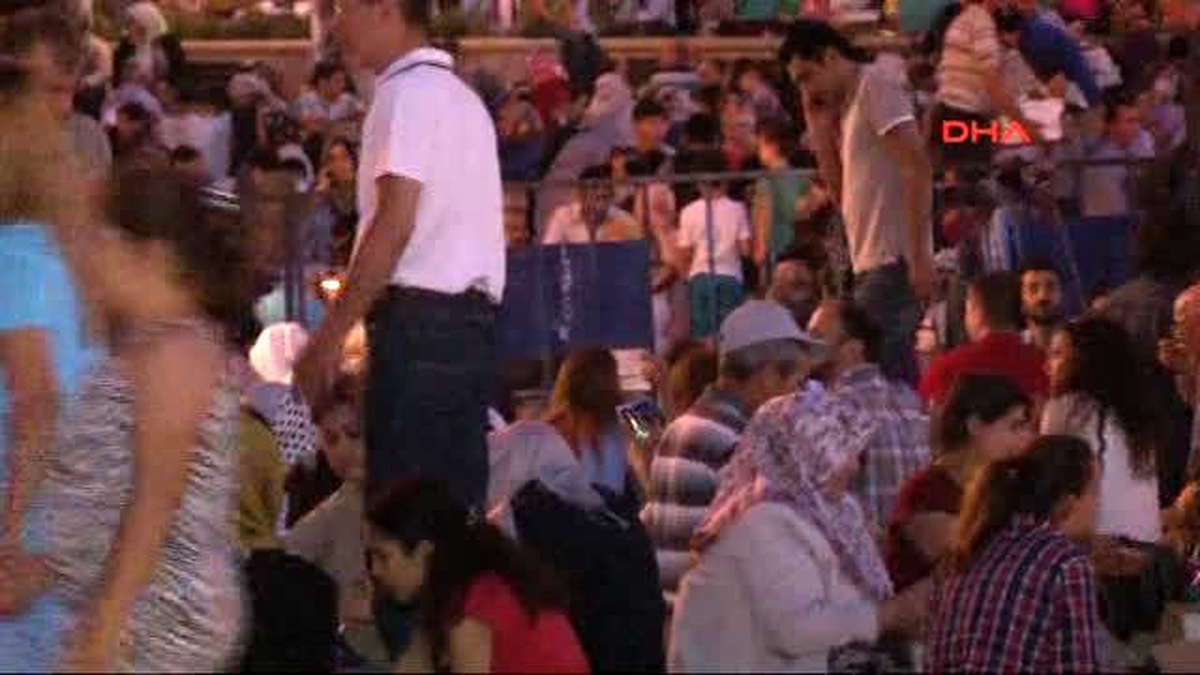 İzmir - Konak Meydanı\'nda Kadir Gecesi Etkinliği
