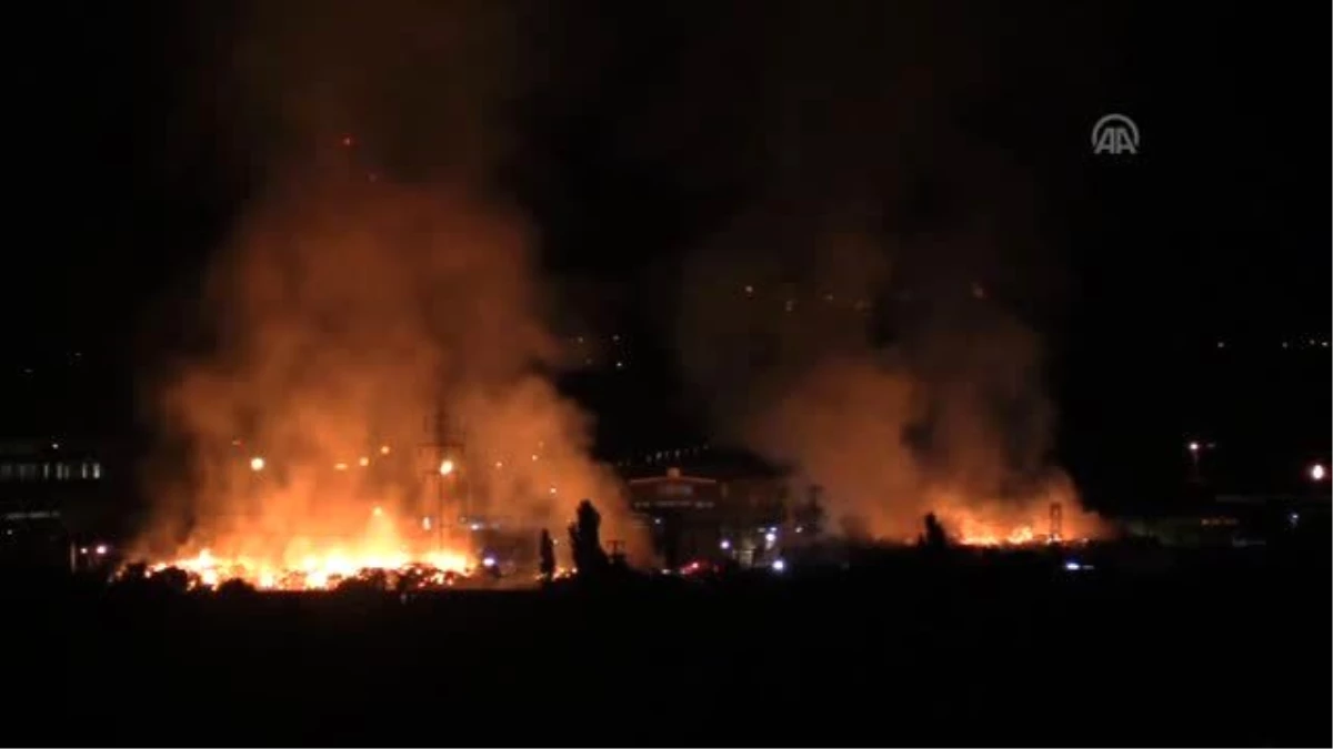İzmir\'de Kağıt Fabrikasında Yangın