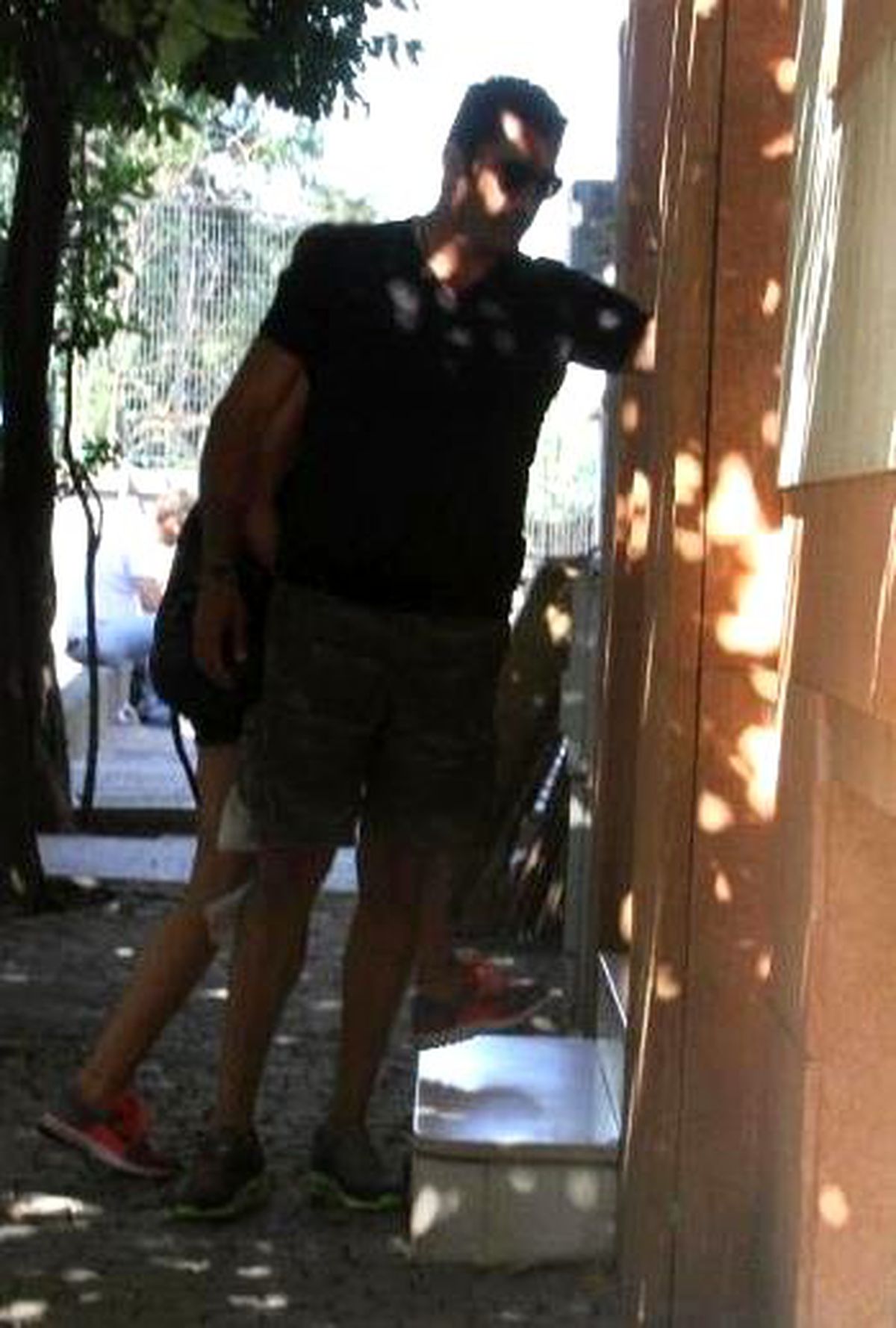 Kenan İmirzalıoğlu'ndan Sinem'e: Sen Hemen İçeri Gir