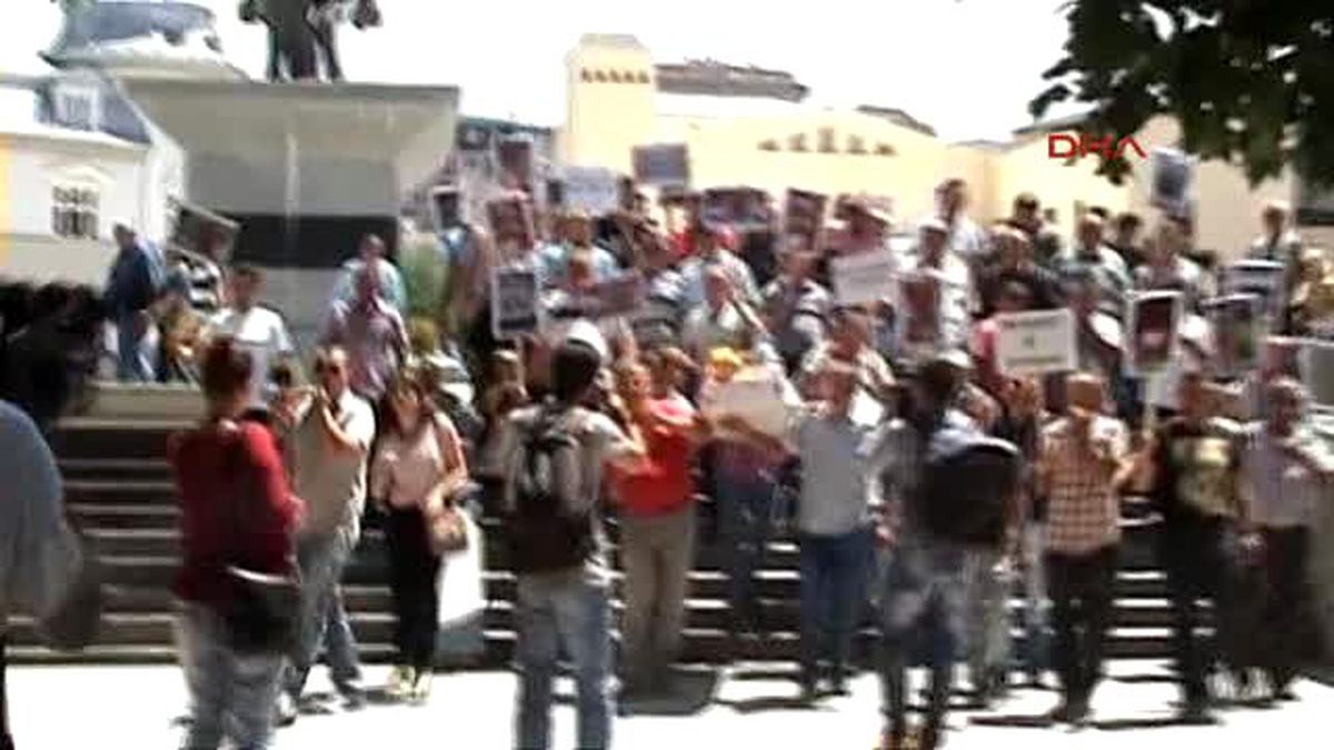 Kosova Başbakanlık Binası Önünde Süt Üreticilerinden Protesto