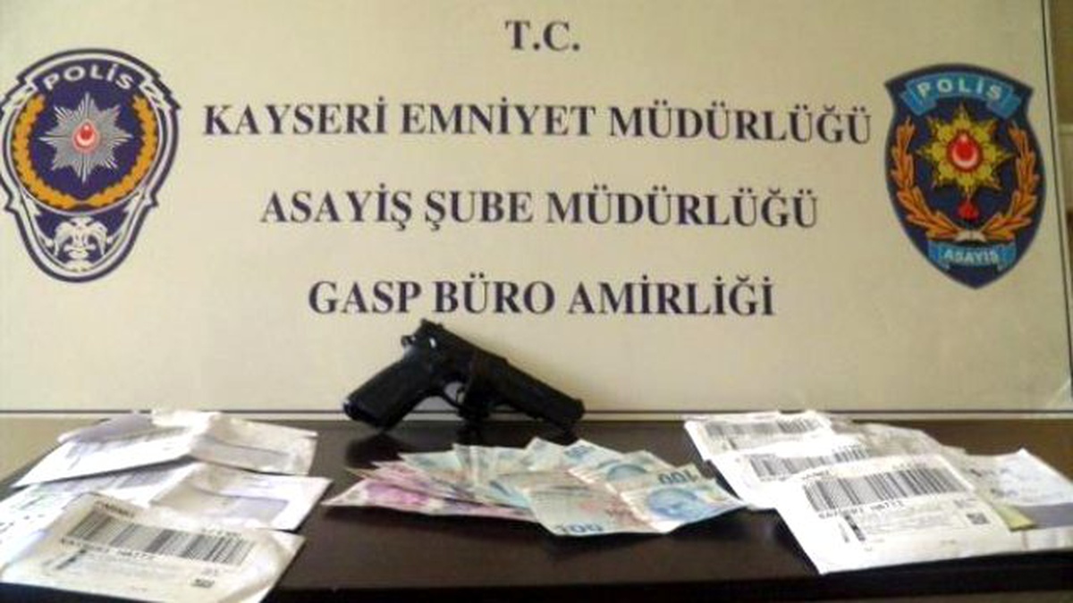 Maskeli Soyguncu, Eski İşyerini Soydu