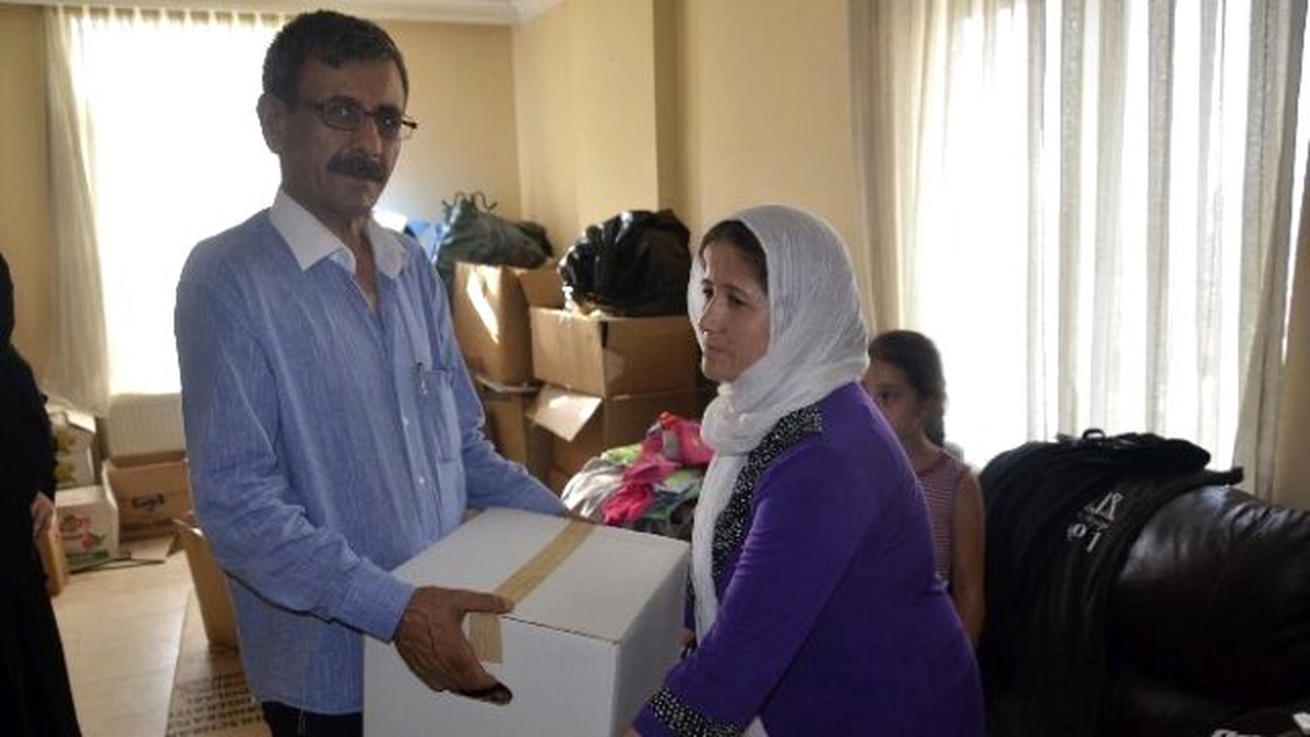 Mum Işığı Derneği\'nden 300 Aileye Gıda ve Giyim Yardımı Yapıldı