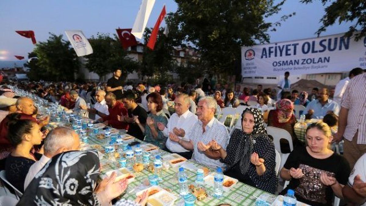 Muratdede Mahallesi\'nde İftar Sofrası