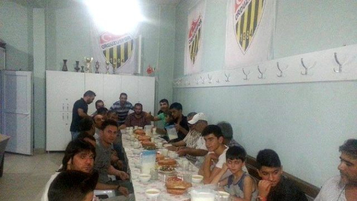 Orduzuspor\'a Emek Verenler İftar Yemeğinde Bir Araya Geldi
