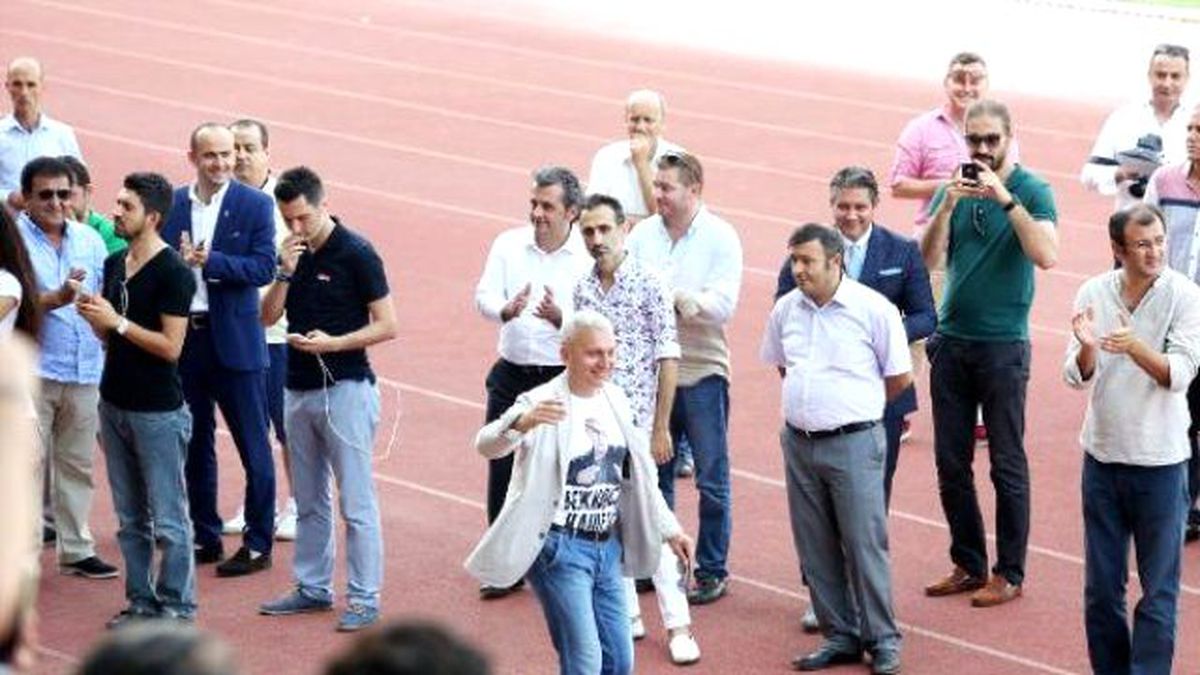 Putinli Tişört Görevden Aldırttı