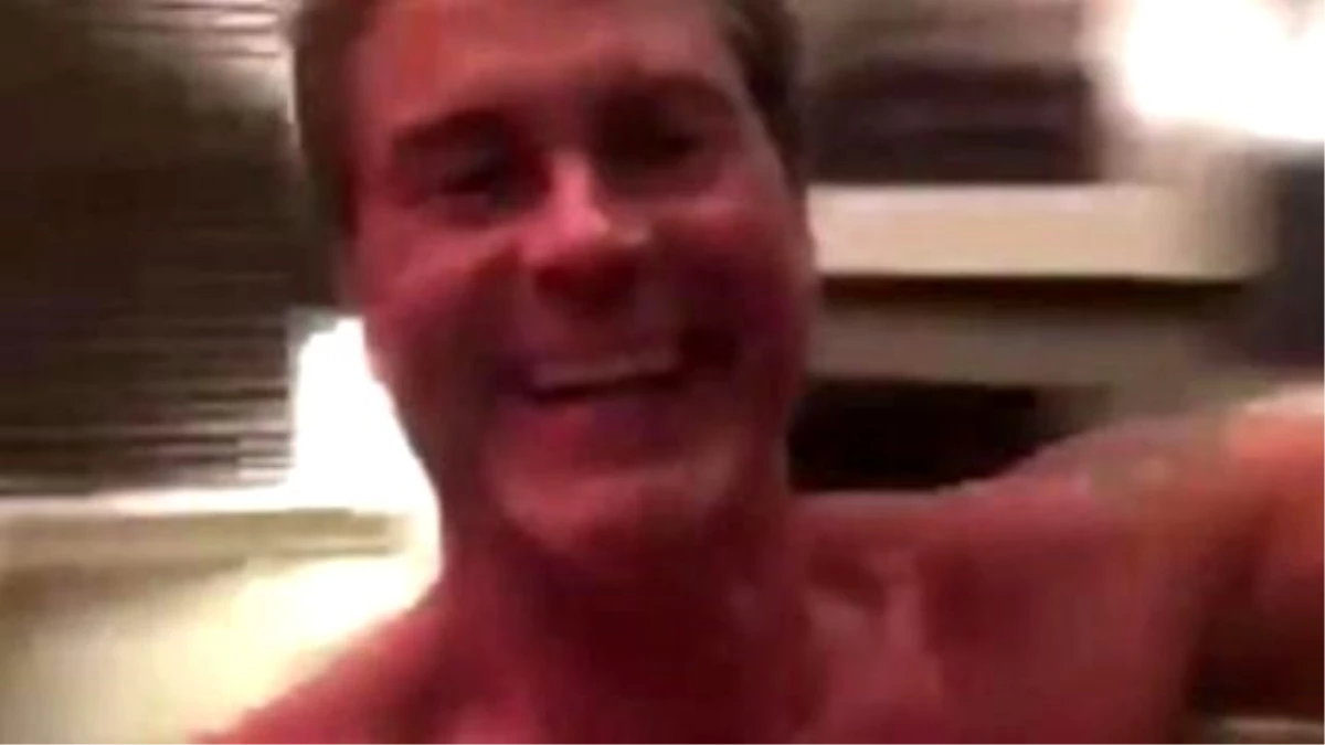 Rob Lowe\'s Shirtless Julie Andrews İmpersonation Goes Viral