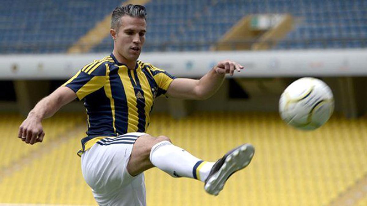 Robin van Persie, Yıllık 4.9 Milyon Euro Kazanacak