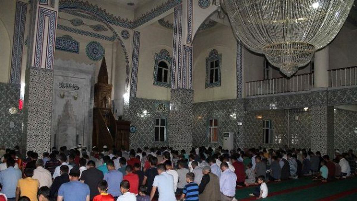 Şırnak\'ta Kadir Gecesinde Kürtçe ve Türkçe Mevlit Okundu