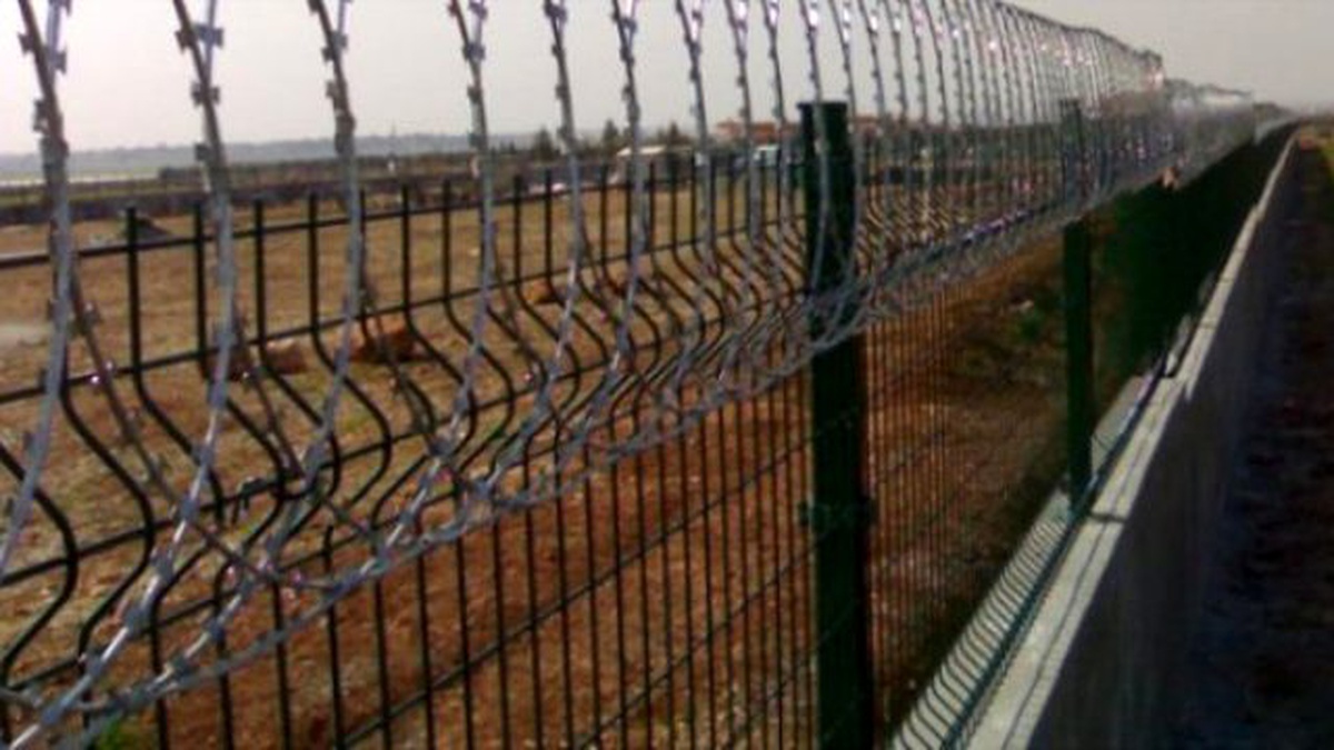 Suriye\'den Türkiye\'ye Geçmeye Çalışan Bin 31 Kişi Yakalandı