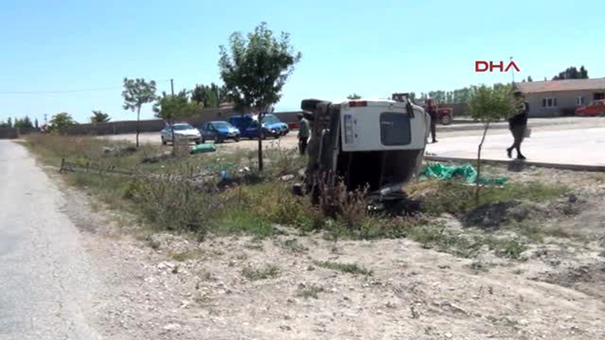 Suriye Uyruklu Tarım İşçilerini Taşıyan Minibüs Devrildi;18 İşçi Yaralandı