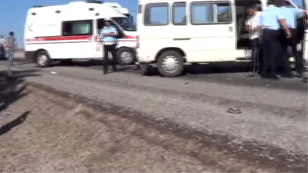 Uşak\'ta Trafik Kazası: 1 Ölü, 4 Yaralı