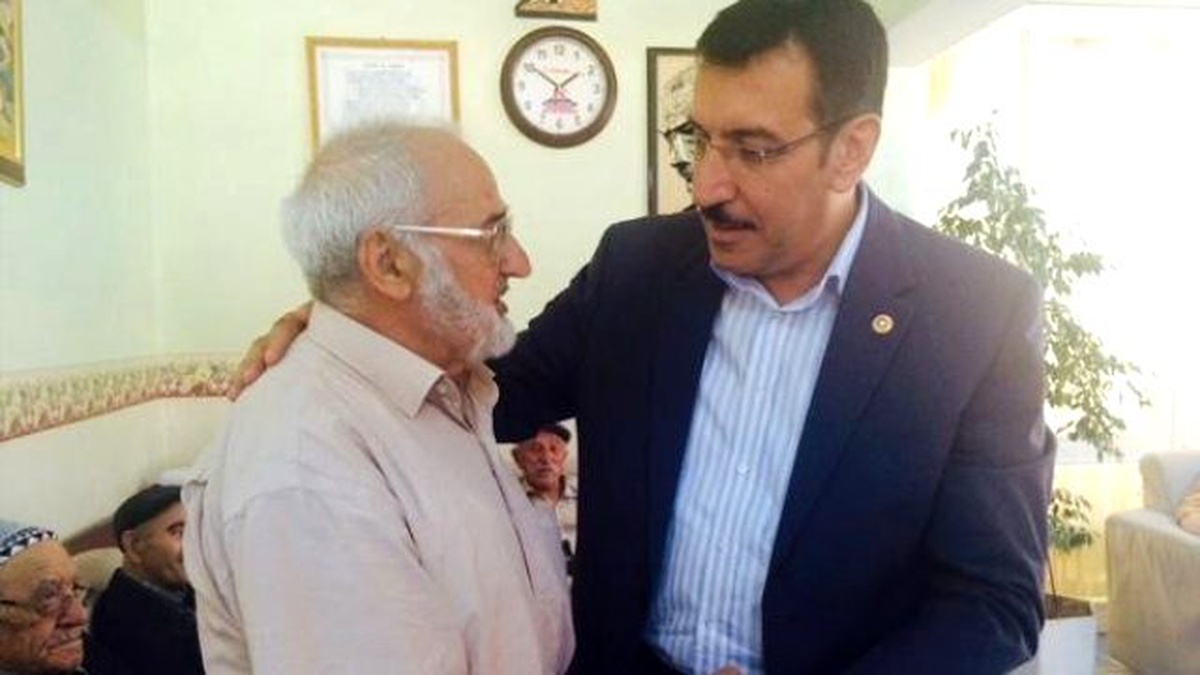Ak Partililer Huzurevi Sakinlerinin Bayramını Kutladı