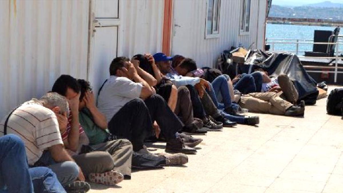 Ayvalık\'ta 52 Kaçak Yakalandı