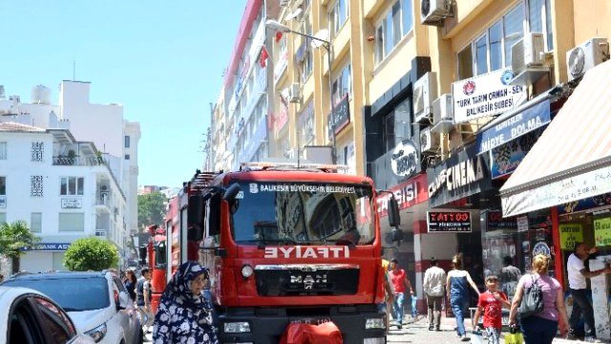 Balıkesir\'de Pasajda Yangın Paniği