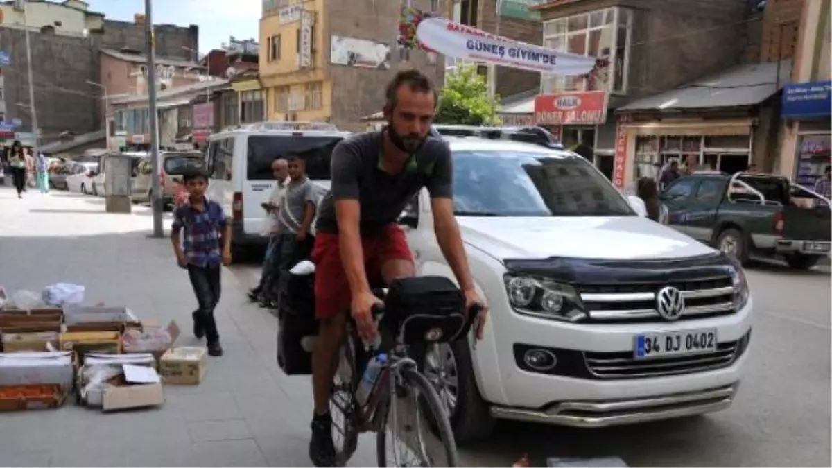 Barış\' İçin 6 Bin Kilometre Pedal Çeviren İsviçreli Hakkari\'de