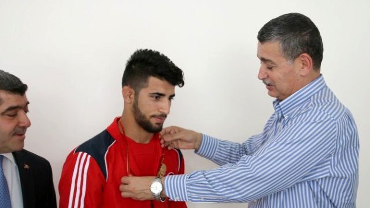 Başkan Güvenç\'ten Avrupa Şampiyonuna Altın Madalya