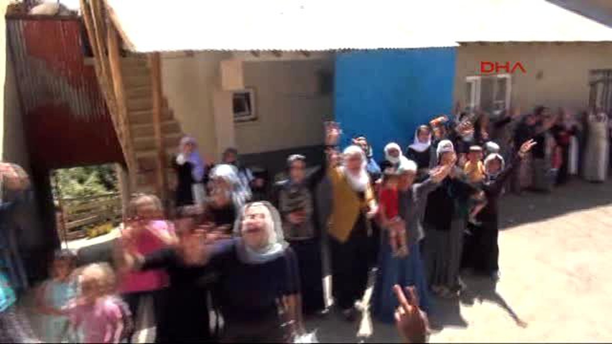 Beytüşşebap\'ta PKK ve Ypg\'linin Cenazesinden Sonra Olaylar Çıktı
