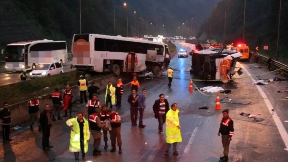 Bolu Dağında Feci Kaza: 6 Kişi Ölü, 35 Yaralı