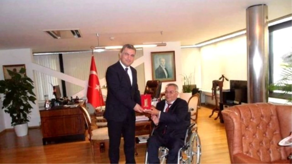 Bozüyük Engelliler Derneği Başkanı Çelik, Berlin Başkonsolosu Şen\'i Ziyaret Etti