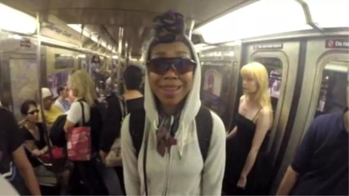Brandy Gets Surprising Reaction When She Sings On The Subway