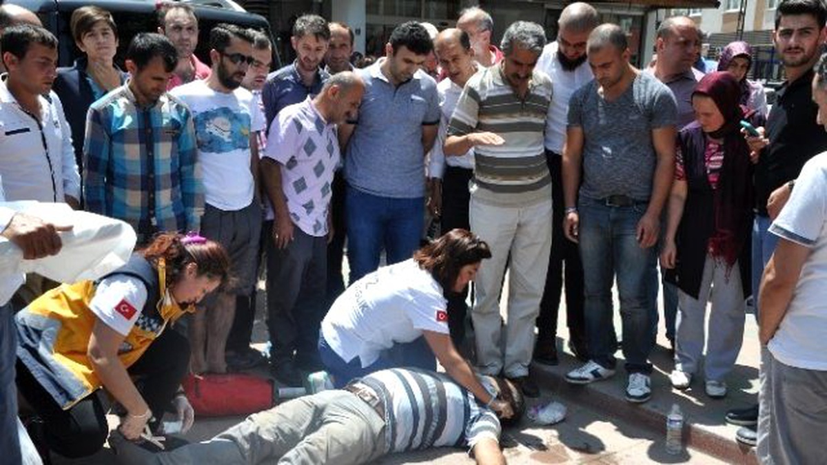 Bursa\'da Zabıta Aracıyla Motosiklet Çarpıştı: 1 Yaralı