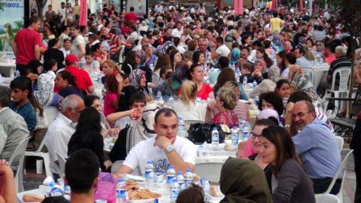 Çankırı\'da Ramazanda 90 Bin Kişi Sokakta İftar Yaptı