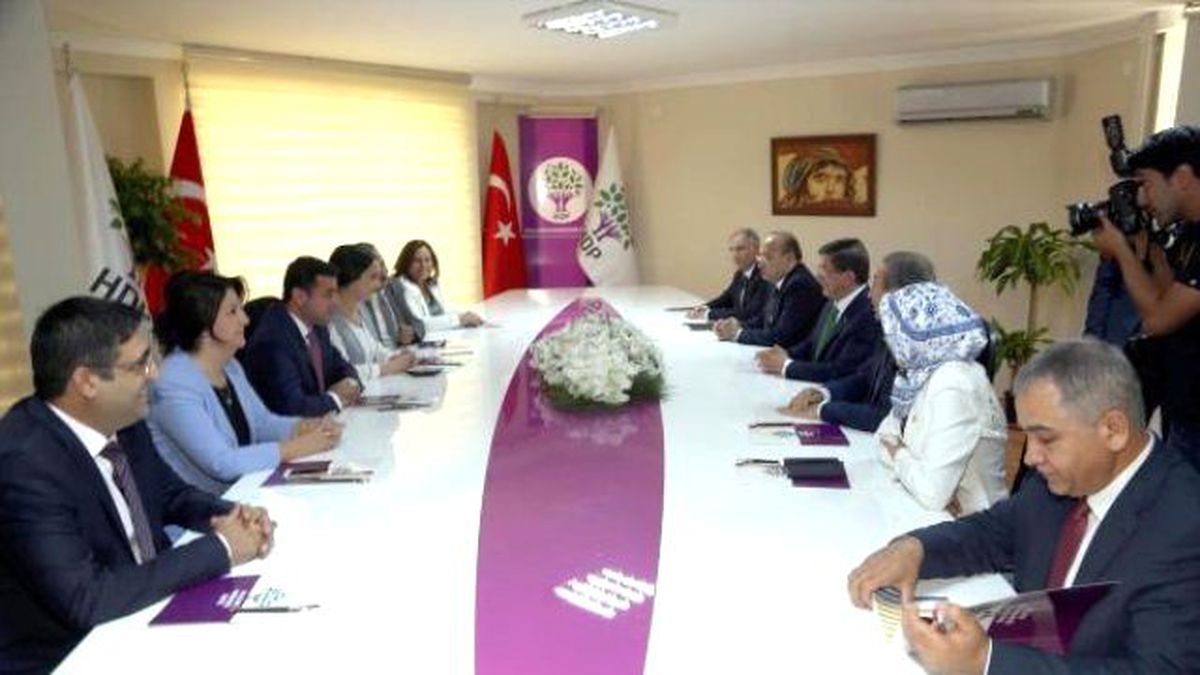 Davutoğlu, Koalisyon Turları Kapsamında Hdp\'yi Ziyaret Etti