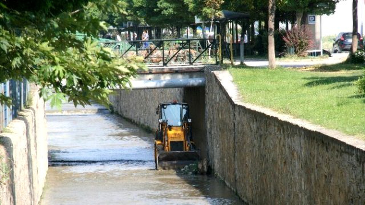 DSİ Kanalında Temizlik Çalışmaları