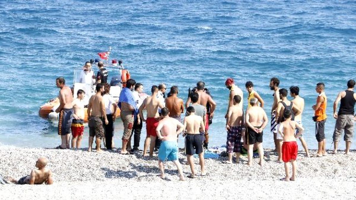 Dünyaca Ünlü Konyaaltı Sahili\'nde "Trajikomik" Kayıp İhbarı
