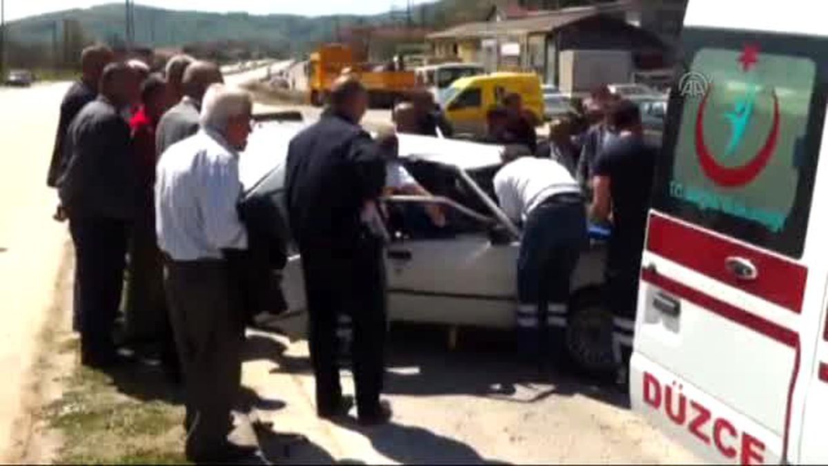 Düzce\'de Trafik Kazası: 3 Yaralı