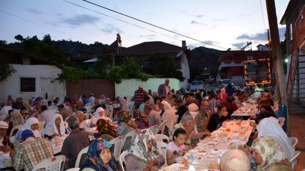 Efeler Belediyesi Ramazanda 48 Mahallede Binlerce Kişiye Ulaştı