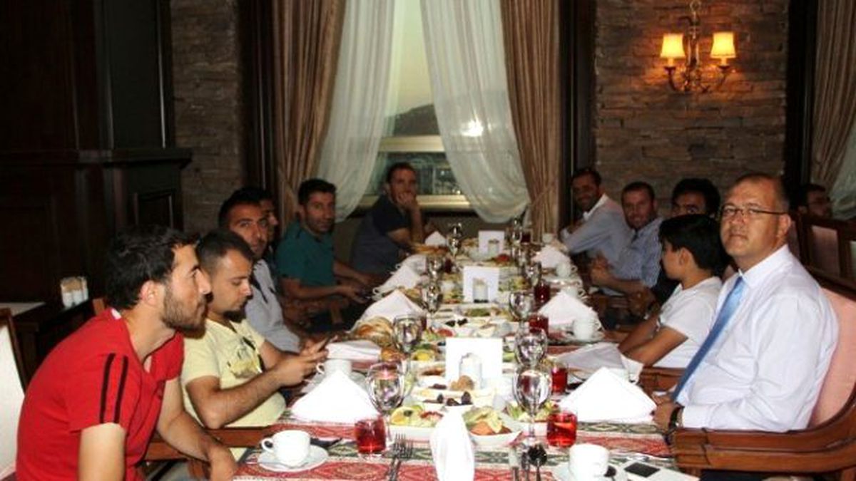 Elite World Hotel\'den Gazetecilere İftar