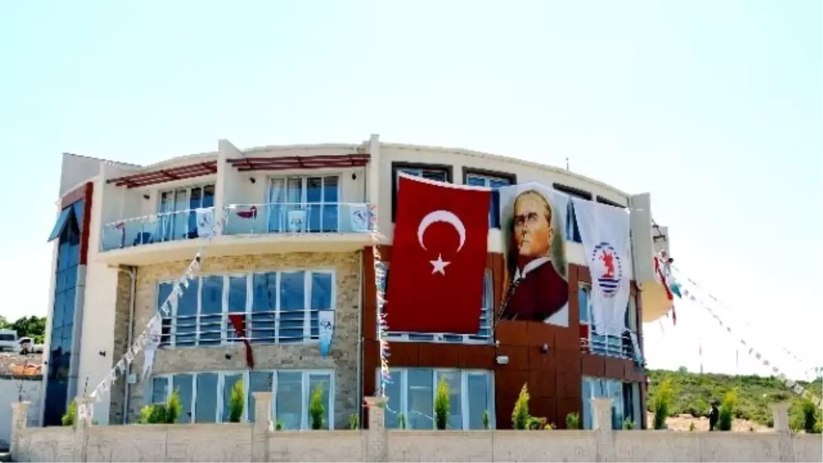 Fıona Sampson ile Peter Salmo Omü'nün Yazarlık Okuluna Geliyor